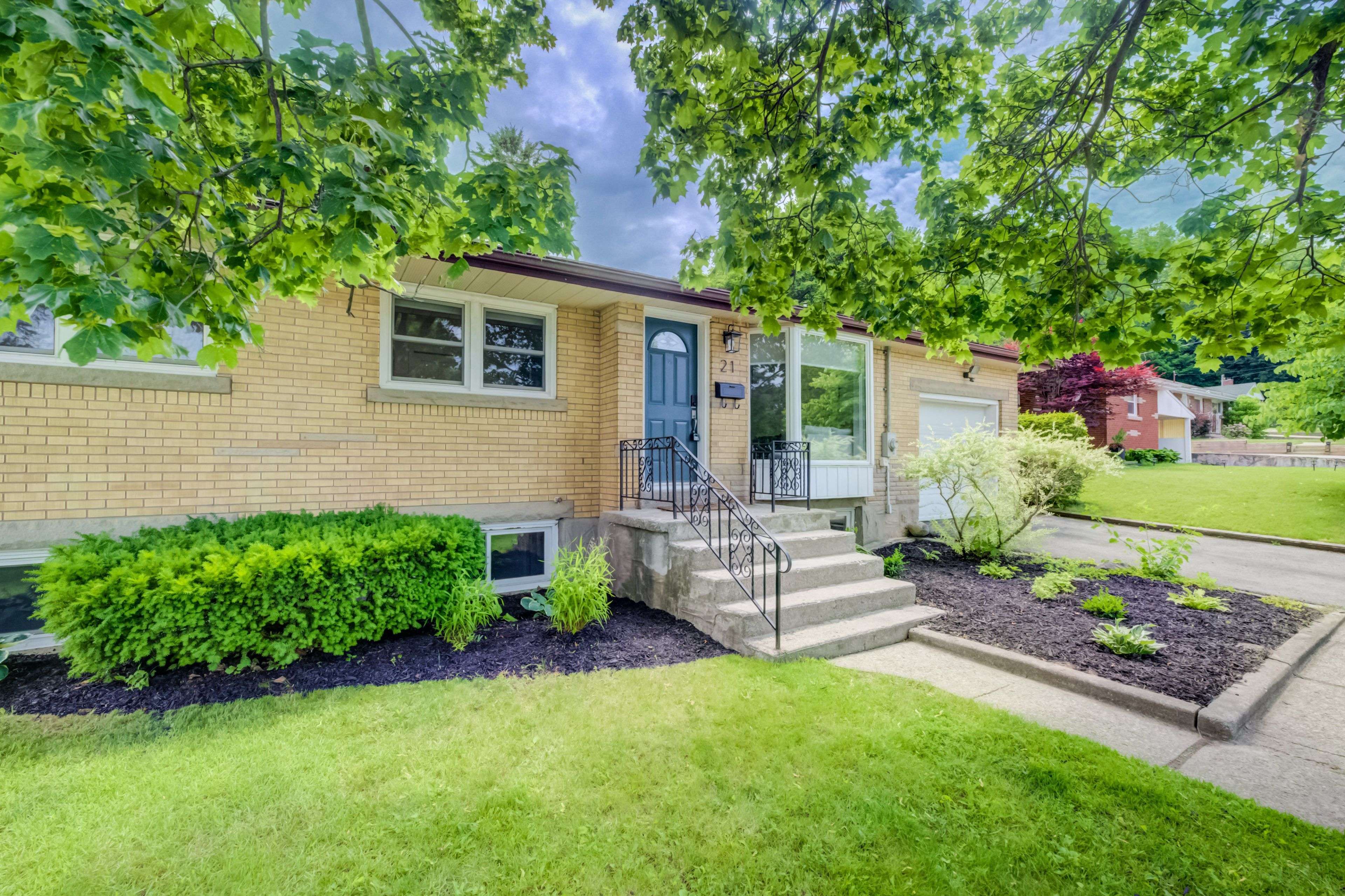 21 Culham DR, Cambridge, ON N1S 2G7