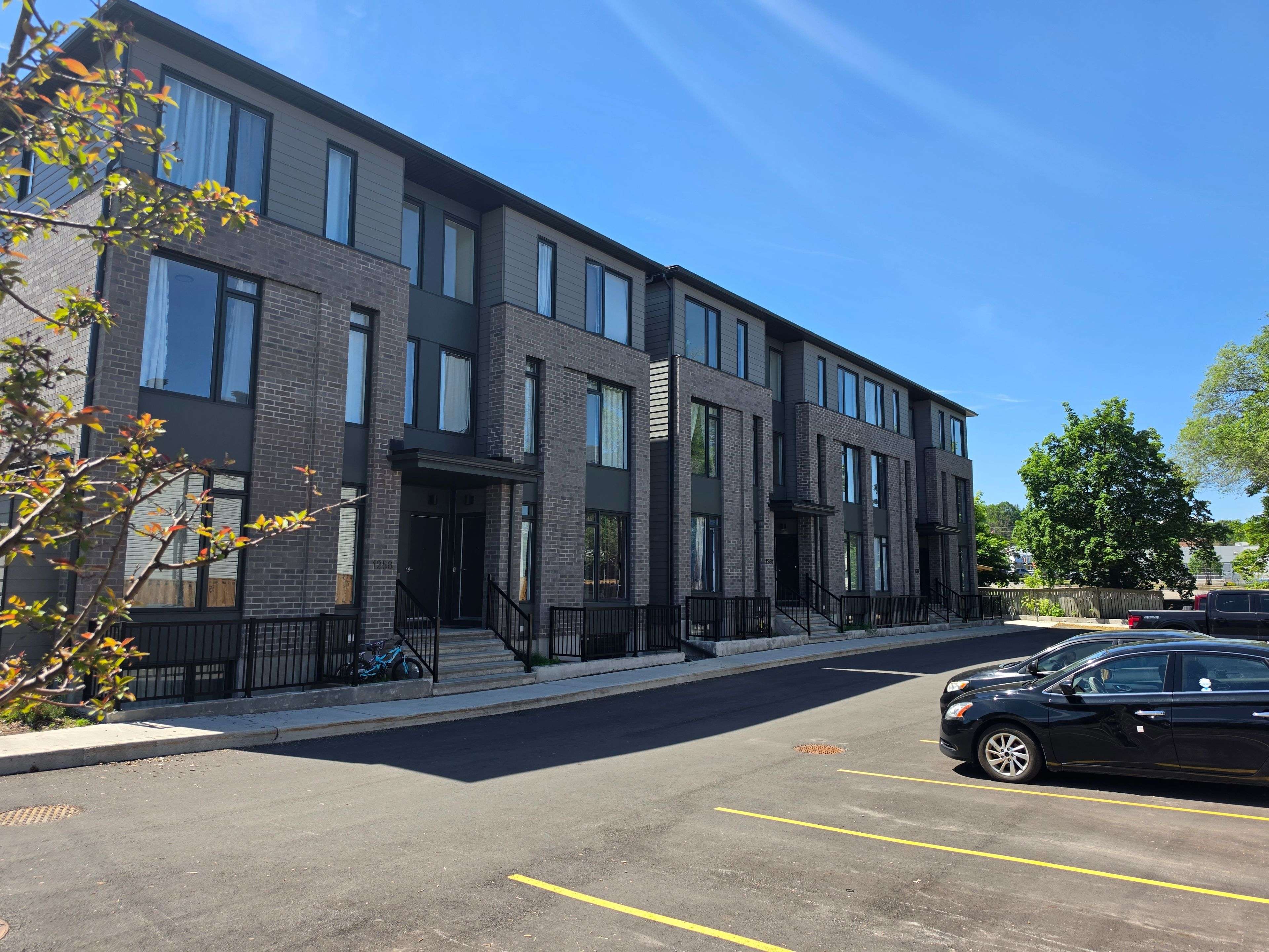 1258-1260 Marenger ST, Orleans - Convent Glen And Area, ON K1C 1S2