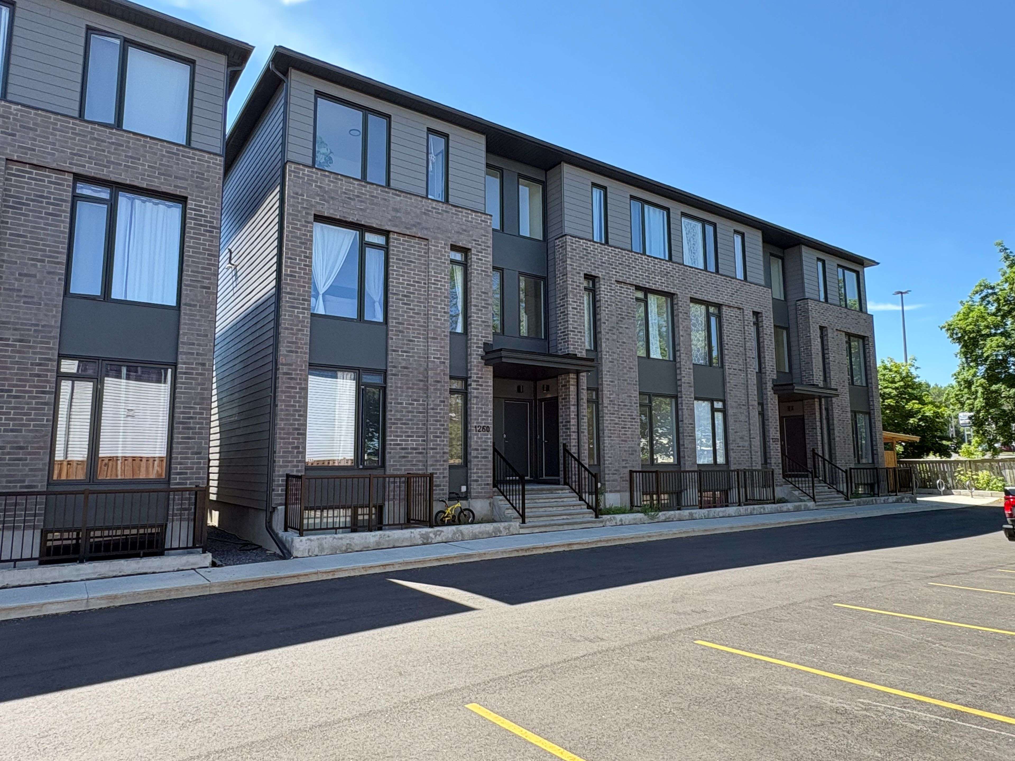 1258-1260 Marenger ST, Orleans - Convent Glen And Area, ON K1C 1S2