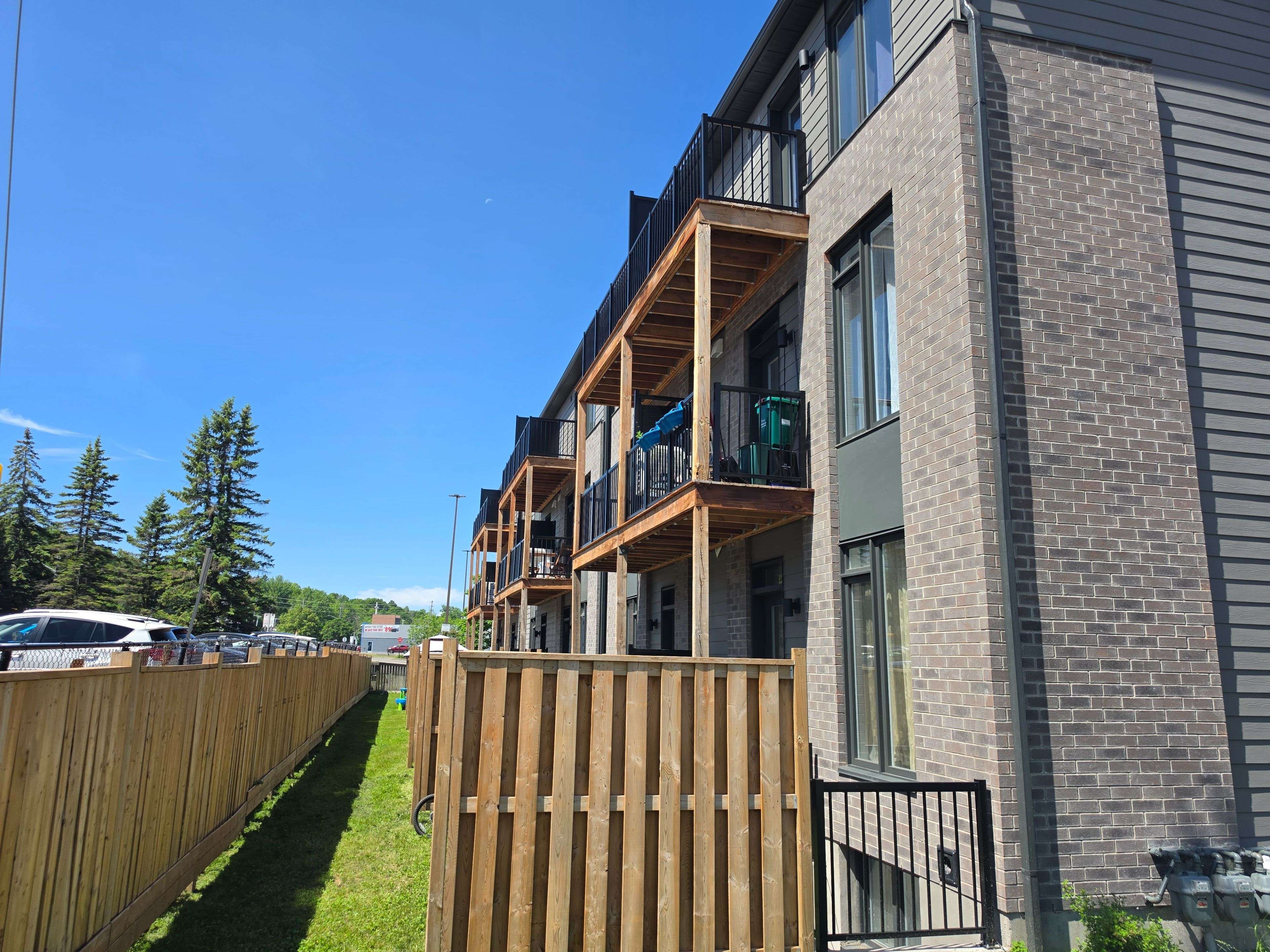 1258-1260 Marenger ST, Orleans - Convent Glen And Area, ON K1C 1S2