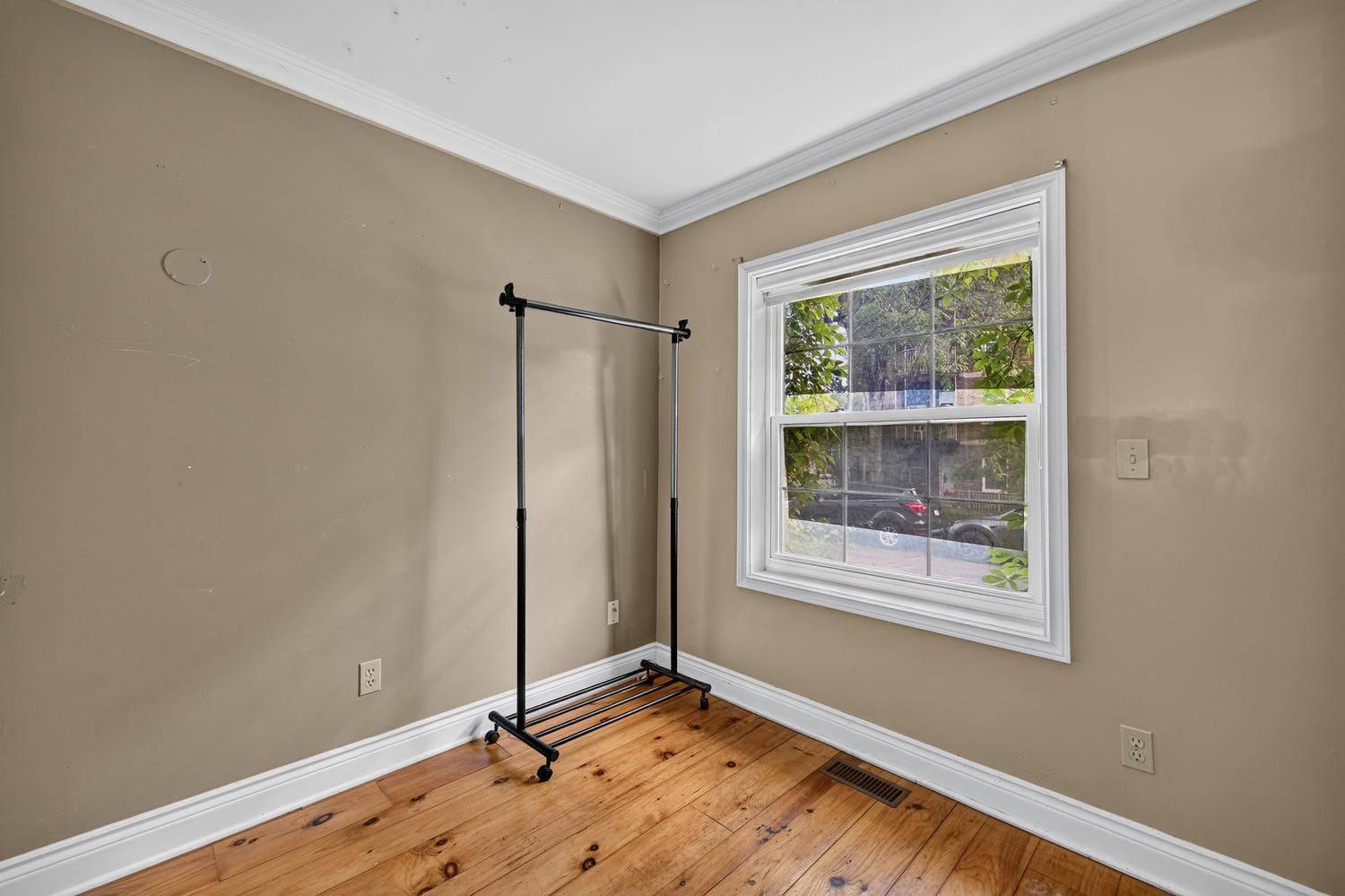 98 William ST, Kingston, ON K7L 2C5