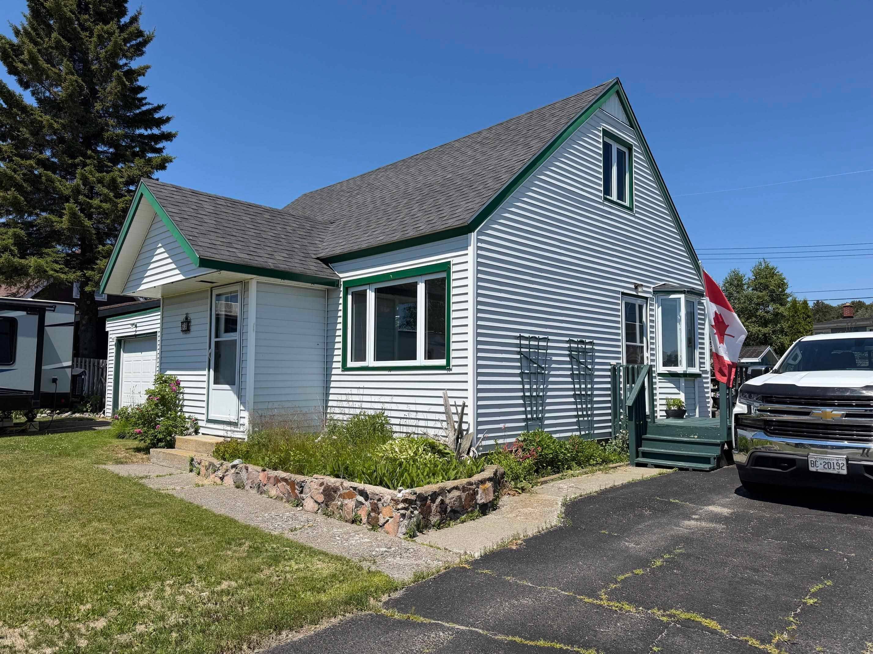 39 Laurier AVE, Terrace Bay, ON P0T 2W0