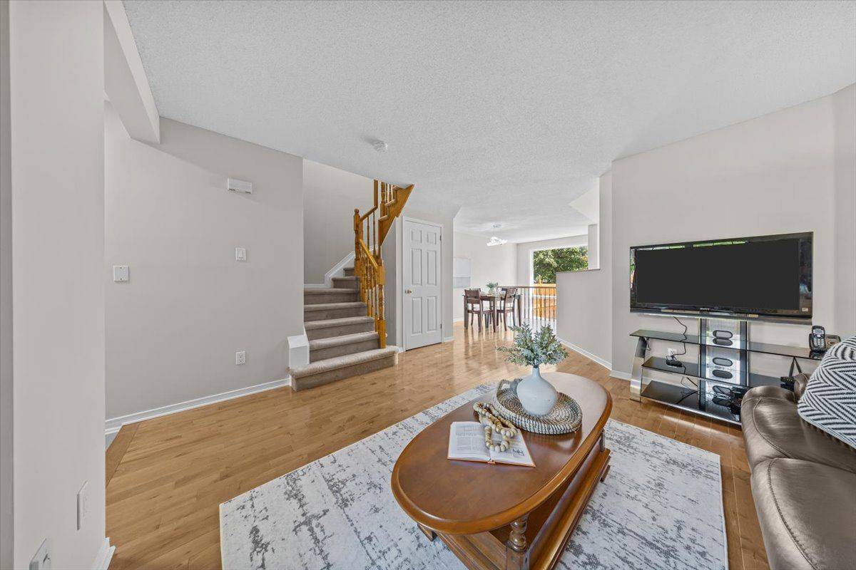 46 MARGRAVE AVE, Hunt Club - South Keys And Area, ON K1T 3Y2