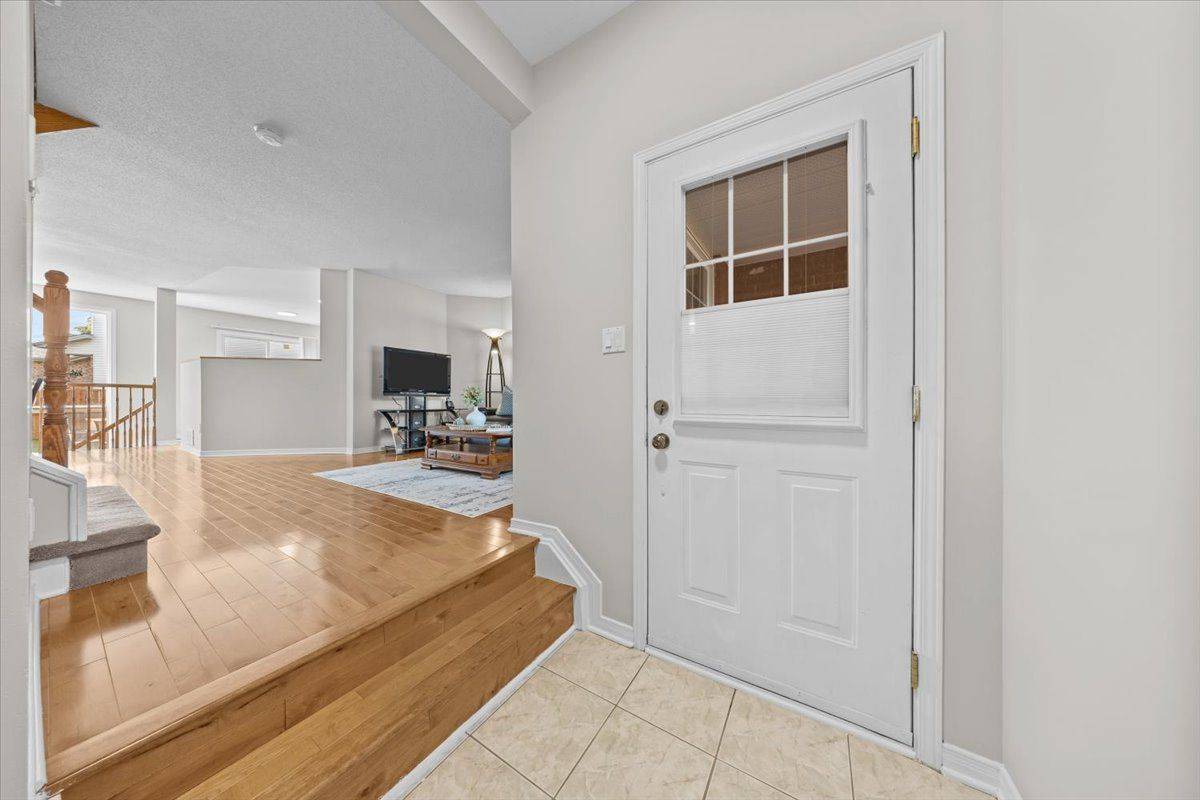 46 MARGRAVE AVE, Hunt Club - South Keys And Area, ON K1T 3Y2