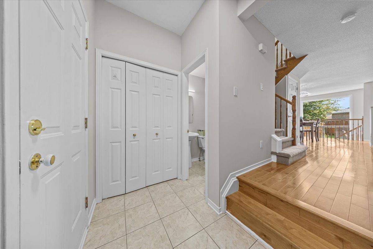 46 MARGRAVE AVE, Hunt Club - South Keys And Area, ON K1T 3Y2