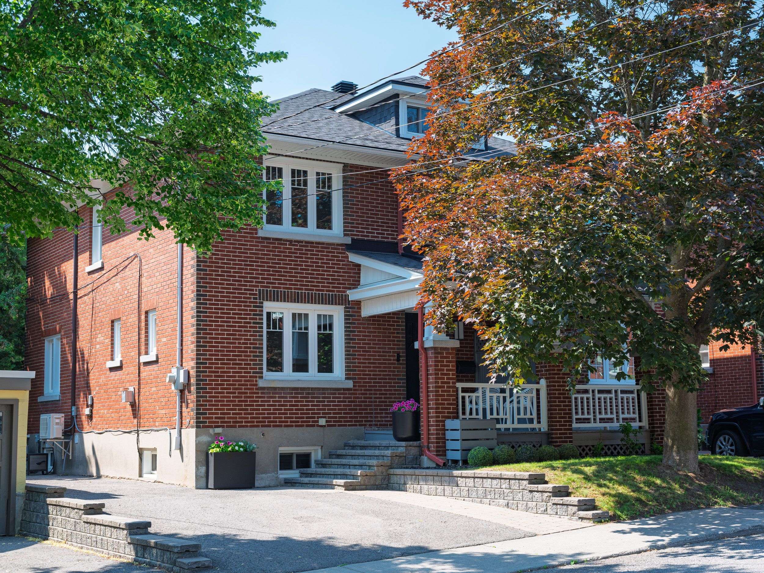 174 Hickory ST, Dows Lake - Civic Hospital And Area, ON K1Y 3T6