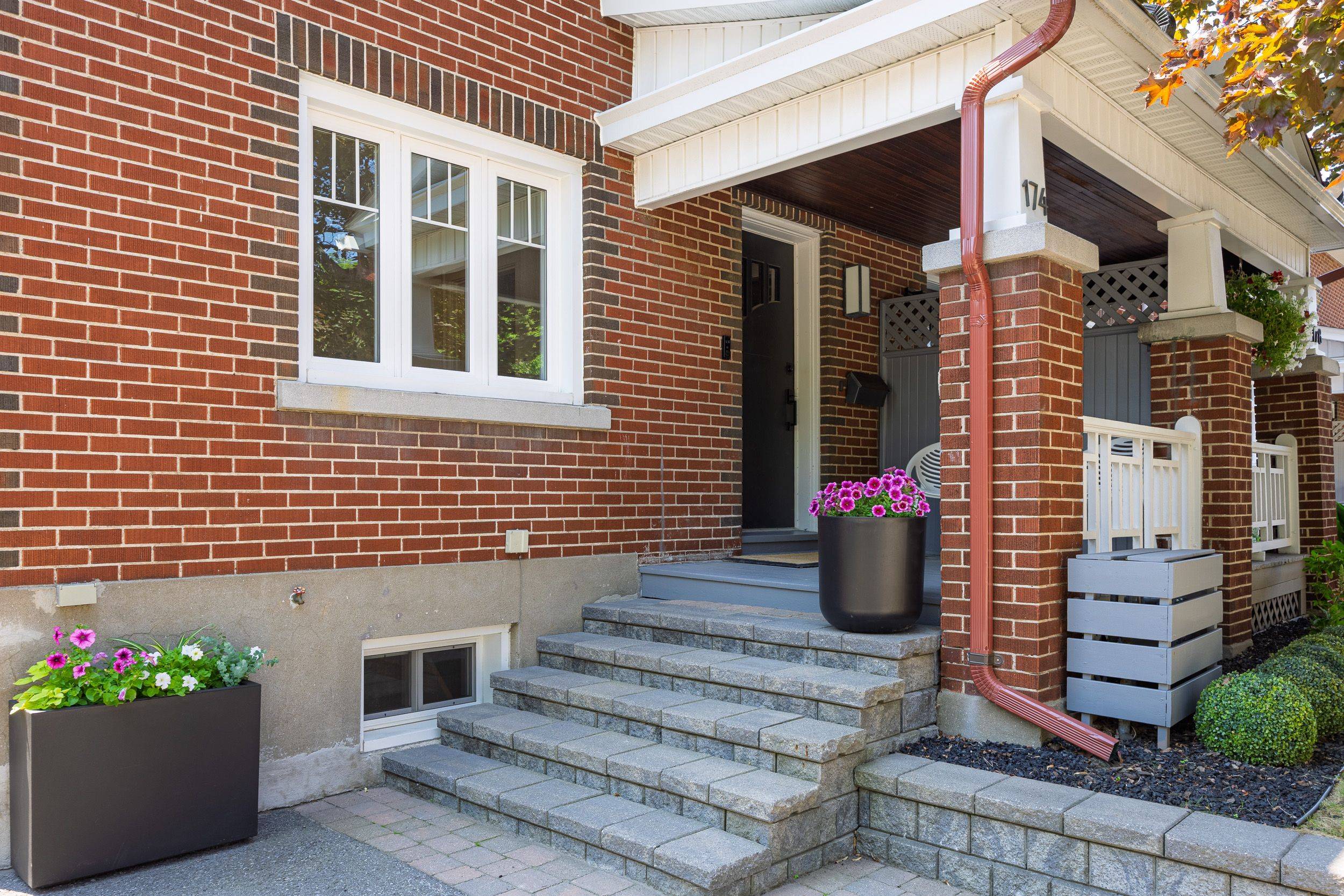 174 Hickory ST, Dows Lake - Civic Hospital And Area, ON K1Y 3T6
