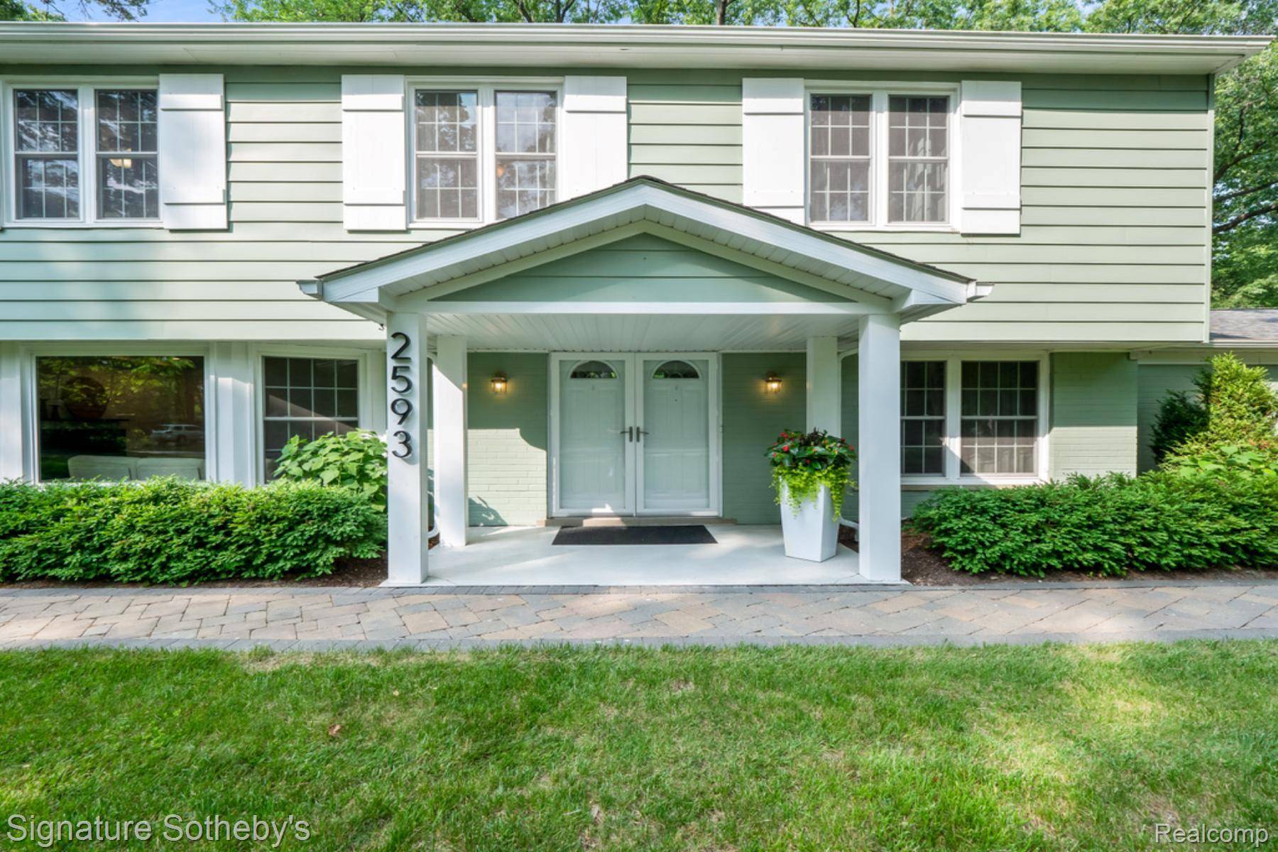 2593 S Christian Hills DR, Rochester Hills, MI 48309