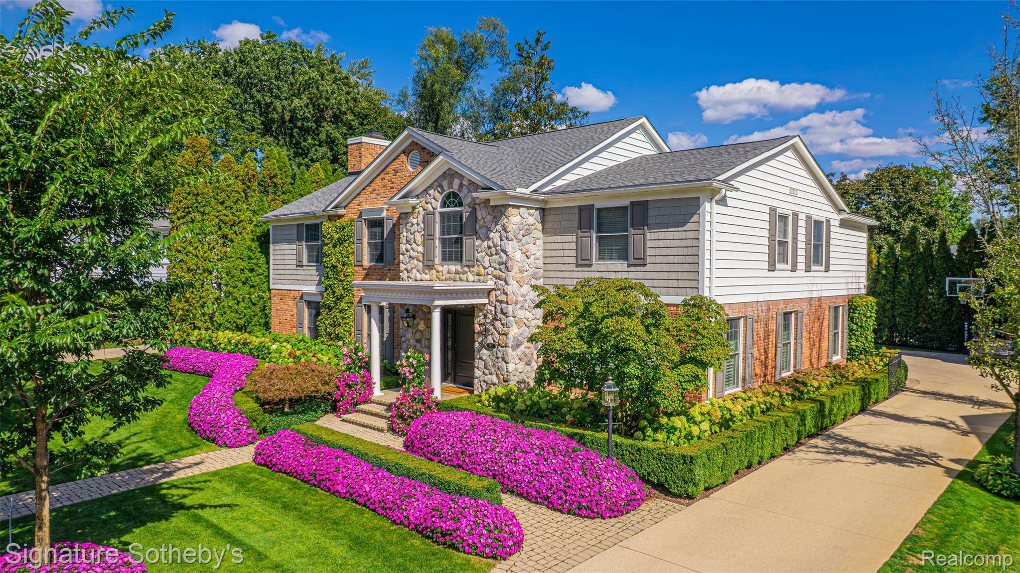 182 Chewton RD, Bloomfield Hills, MI 48301
