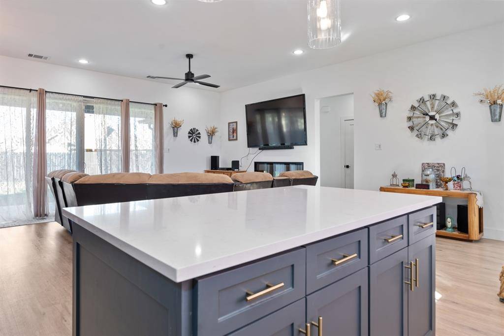 312 James Street, Mabank, TX 75147