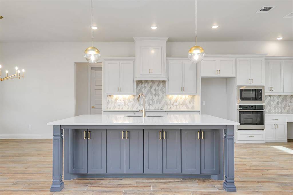 412 COLLUM View, Azle, TX 76020