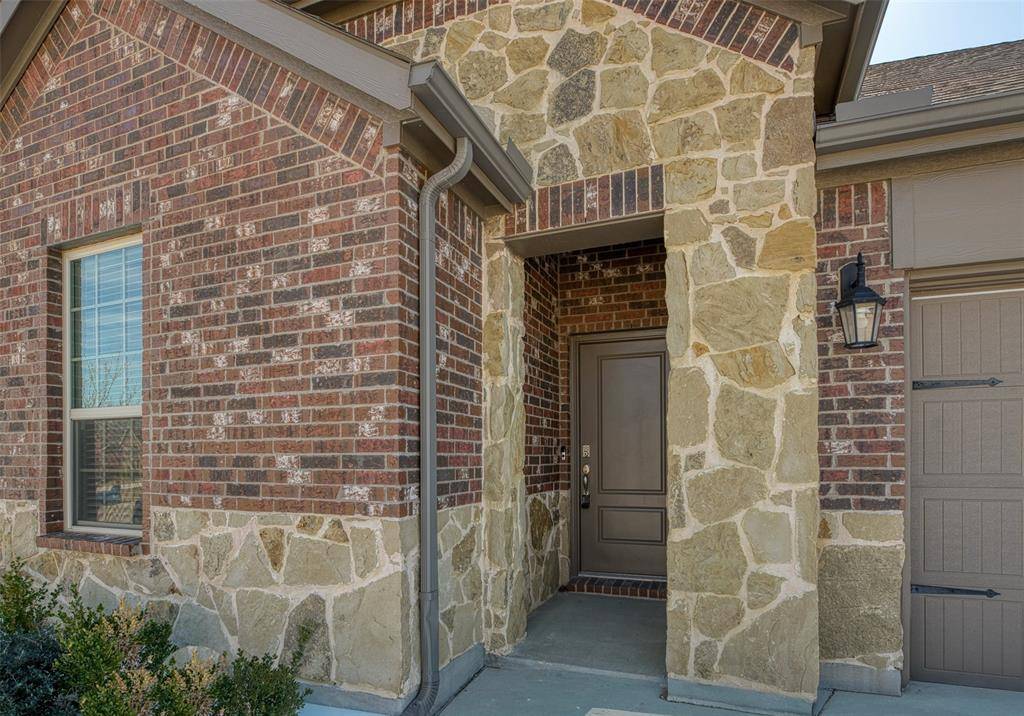 10908 Summer Rain Boulevard, Aubrey, TX 76227