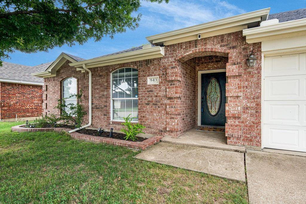 943 Morgan Drive, Burleson, TX 76028