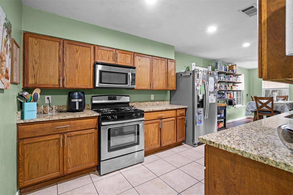 2539 Sharon Street, Dallas, TX 75211