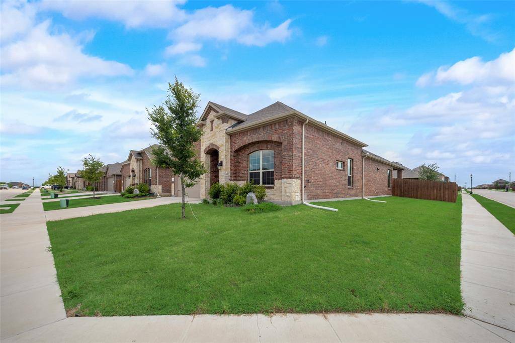 11104 Canyon Mine Drive, Aubrey, TX 76227