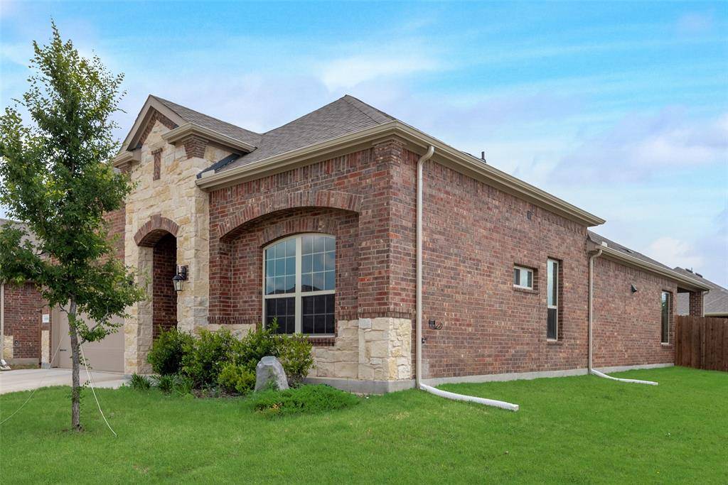 11104 Canyon Mine Drive, Aubrey, TX 76227