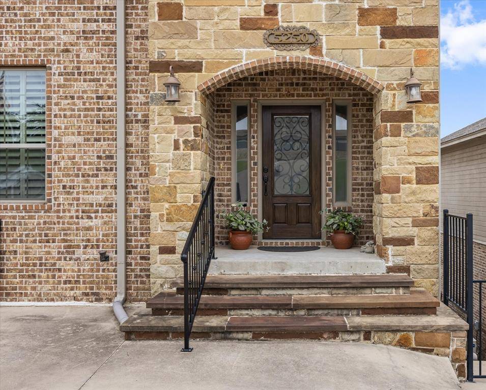 5250 Country Club Drive #Q, Granbury, TX 76049