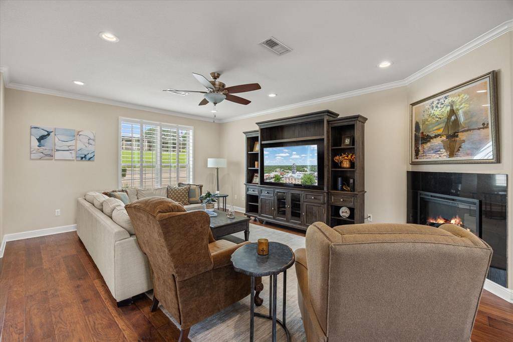 5250 Country Club Drive #Q, Granbury, TX 76049