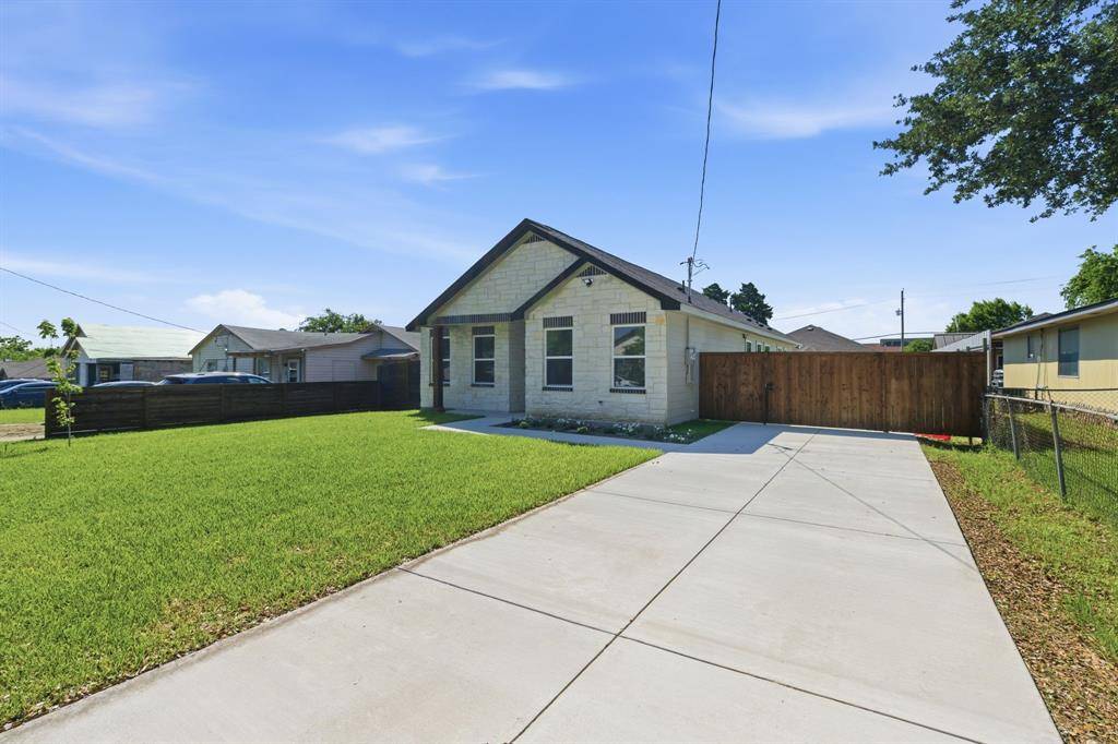 2406 Naoma Street, Dallas, TX 75241