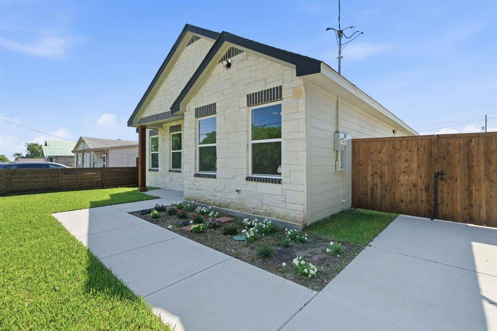 2406 Naoma Street, Dallas, TX 75241