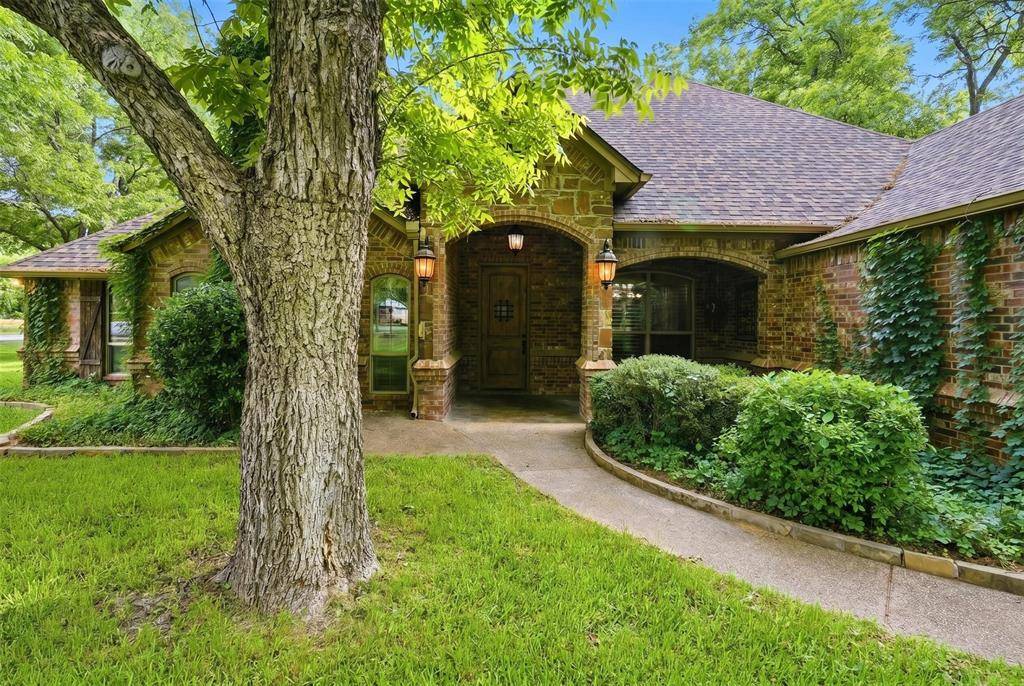8753 S Monticello Circle, Granbury, TX 76049