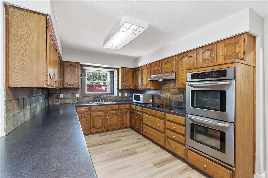 2625 Ramblewood Drive, Carrollton, TX 75006