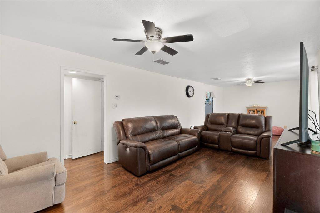 8927 Beckley View Avenue, Dallas, TX 75232
