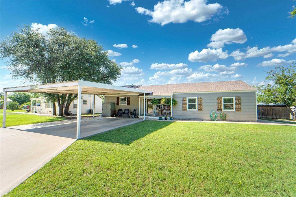 1400 W Wheeler Street, Breckenridge, TX 76424
