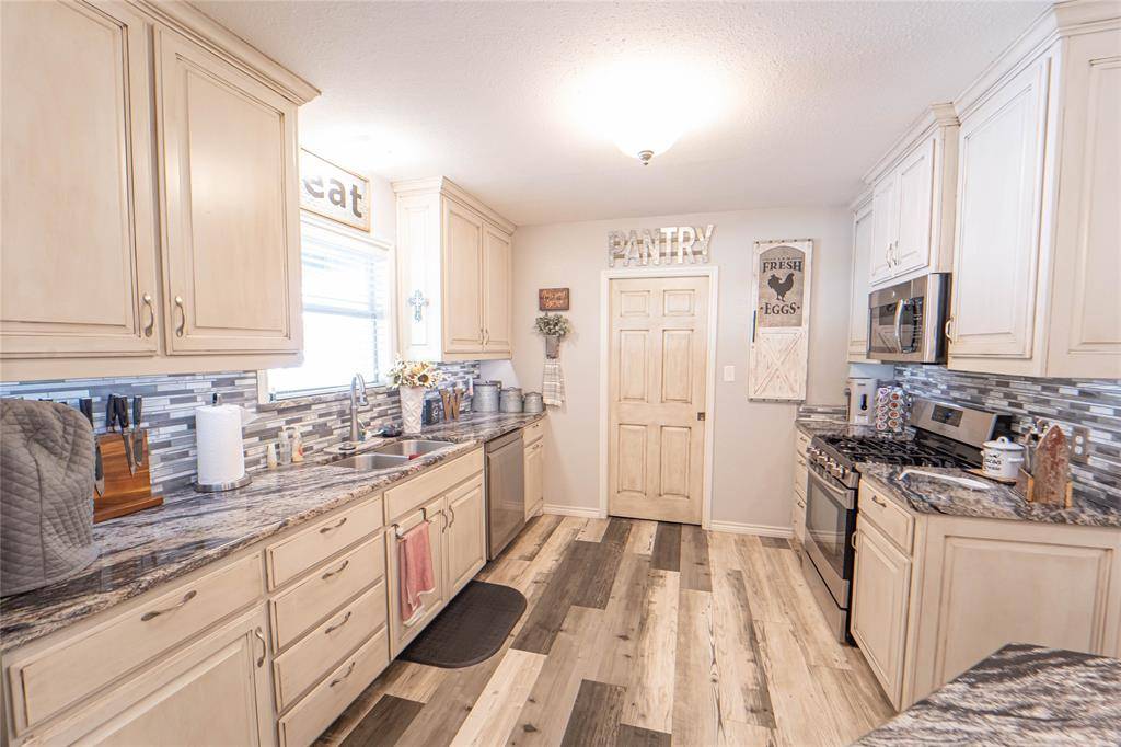 1400 W Wheeler Street, Breckenridge, TX 76424