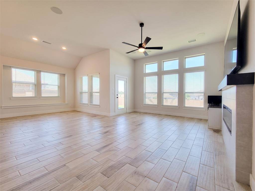 1813 Hidden Creek Drive, Midlothian, TX 76065