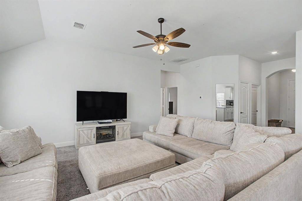 1004 Deer Ridge Drive, Crowley, TX 76036