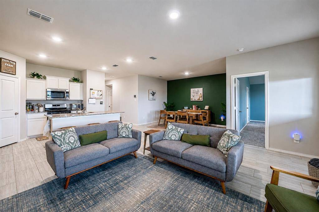 860 Round Robin Lane, Fort Worth, TX 76131