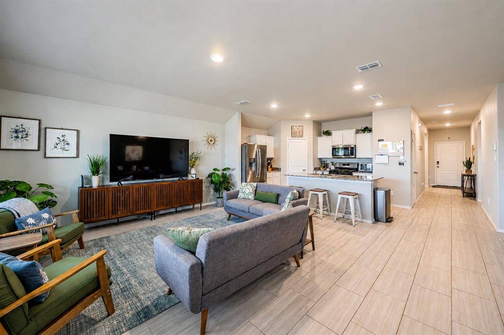860 Round Robin Lane, Fort Worth, TX 76131
