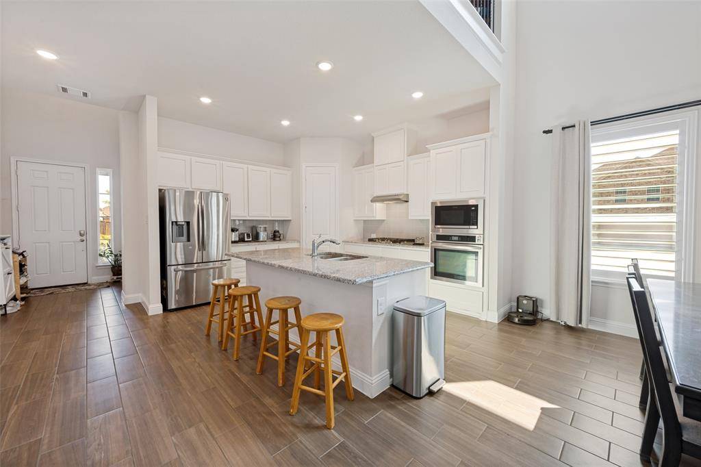 712 Matador Lane, Arlington, TX 76002