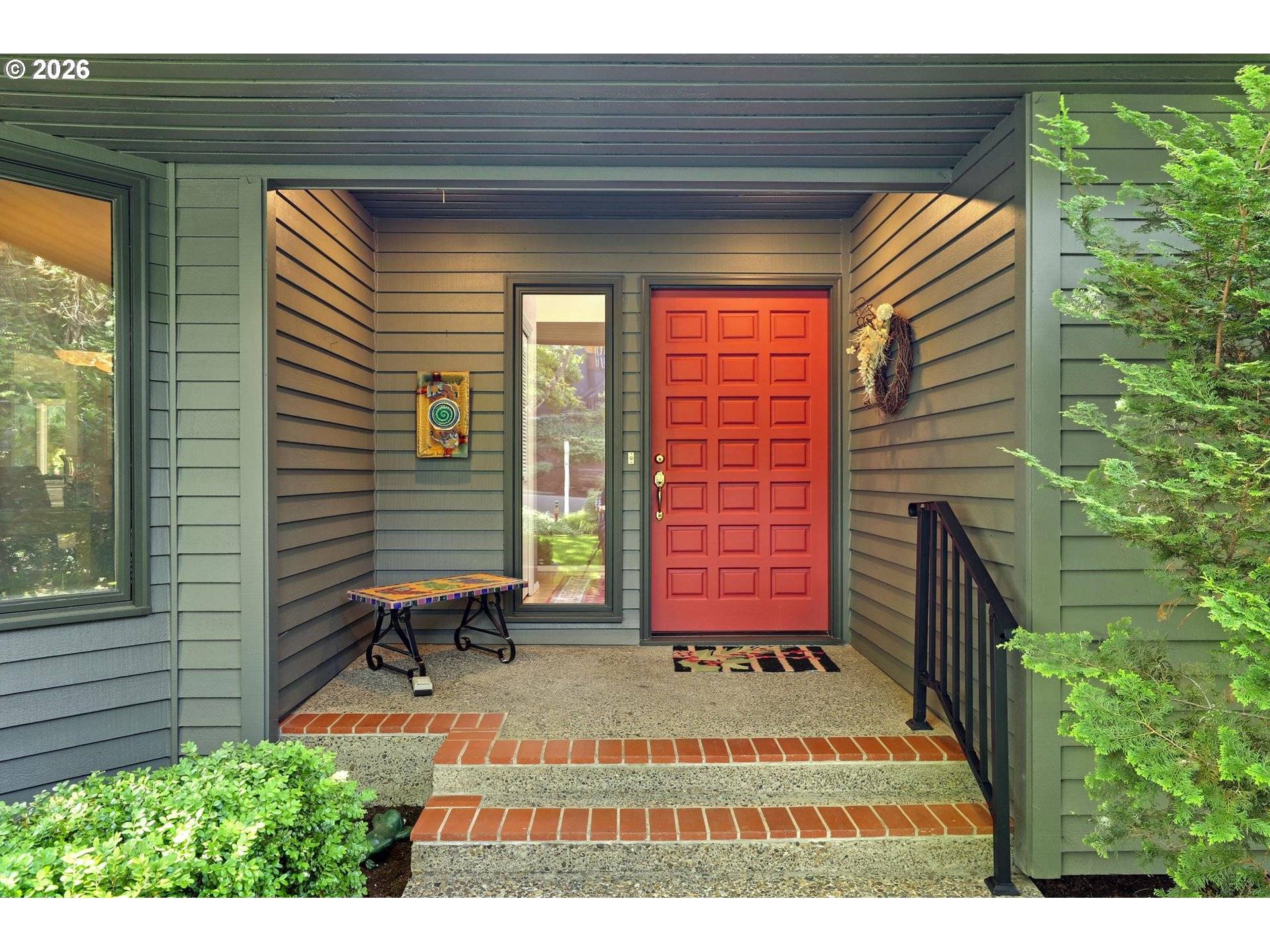 1933 SW BROADLEAF DR, Portland, OR 97219