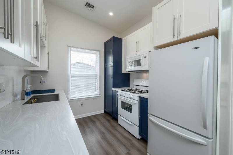 1002 Spruce Hills Dr, Glen Gardner Boro, NJ 08826