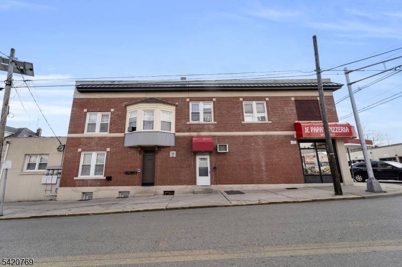 265 Queen Anne Rd, Bogota Boro, NJ 07603