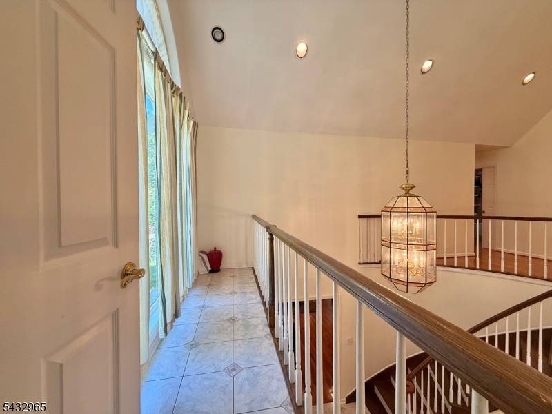 60 Evergreen Ln, Watchung Boro, NJ 07069