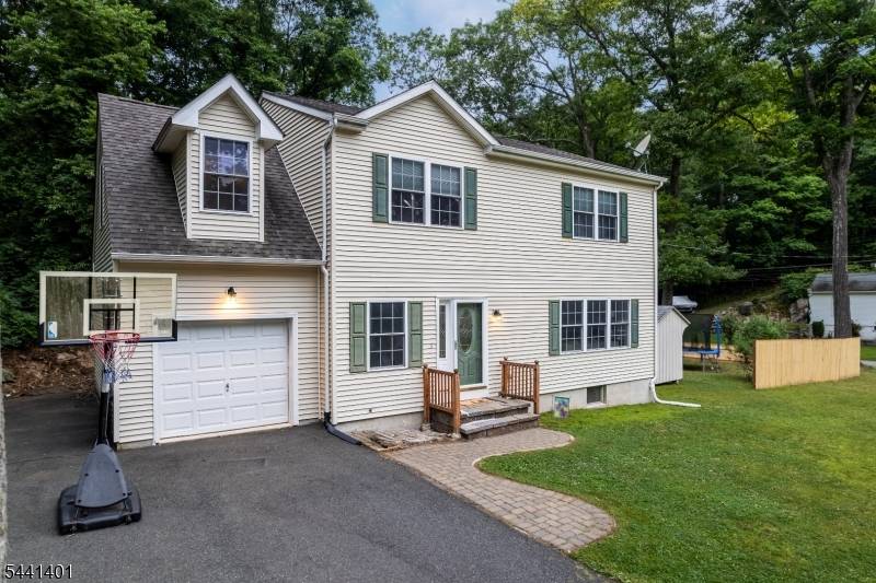 13 Cranberry Ledge Rd, Byram Twp., NJ 07821