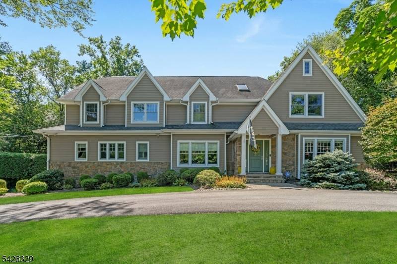 7 Deerhill Dr, Hohokus Boro, NJ 07423