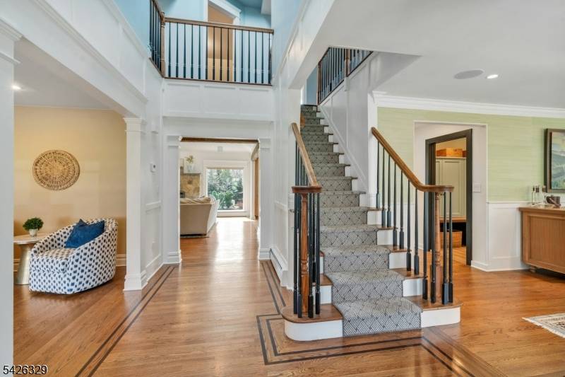 7 Deerhill Dr, Hohokus Boro, NJ 07423