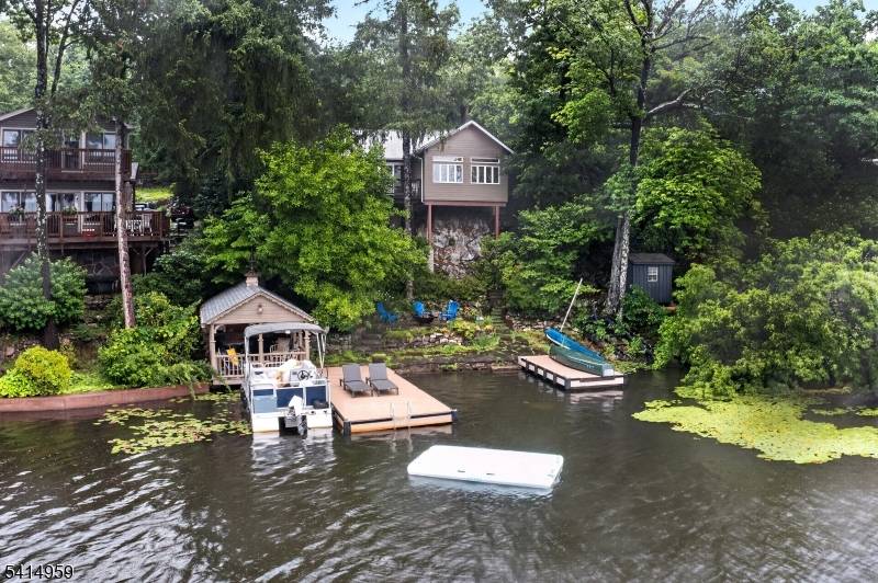 106 Demarest Rd, Bloomingdale Boro, NJ 07403