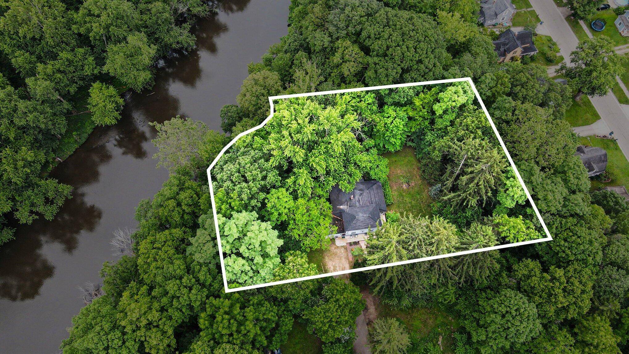 330 Catherine CT, Allegan City, MI 49010