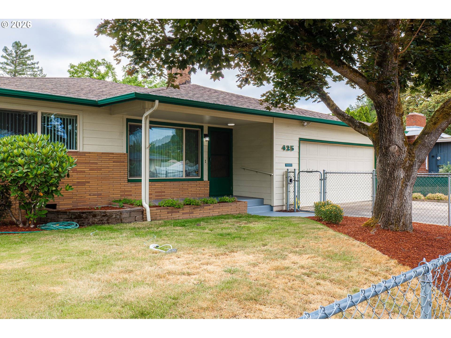 425 W MAPLE ST, Roseburg, OR 97471