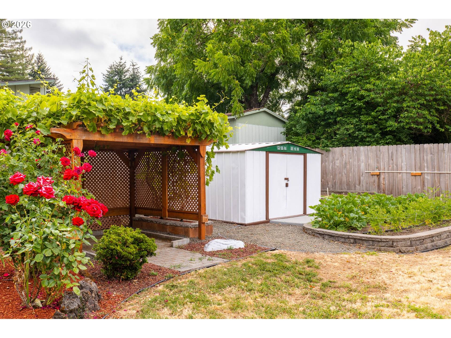 425 W MAPLE ST, Roseburg, OR 97471