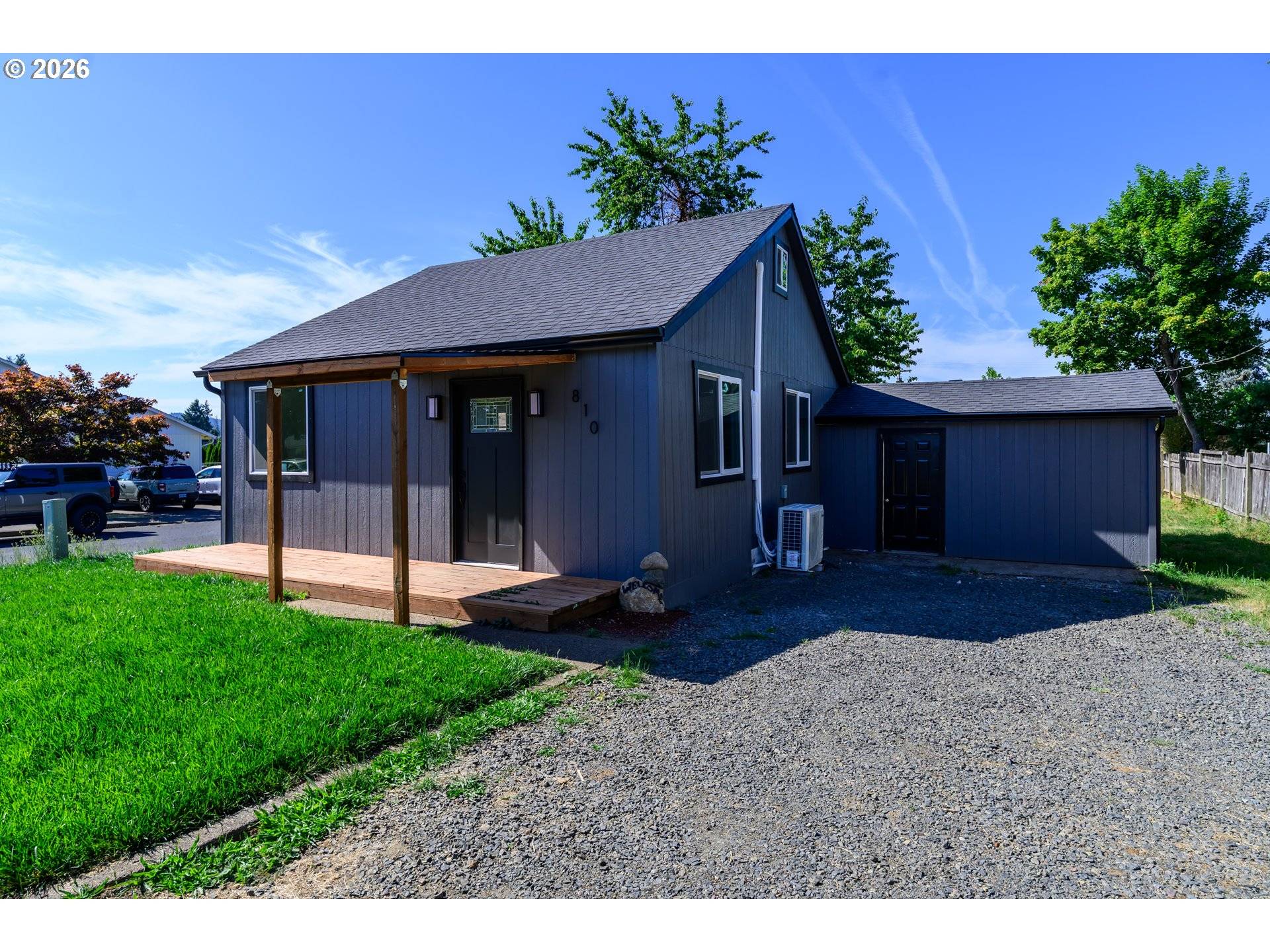 810 JOHNSON AVE, Cottage Grove, OR 97424