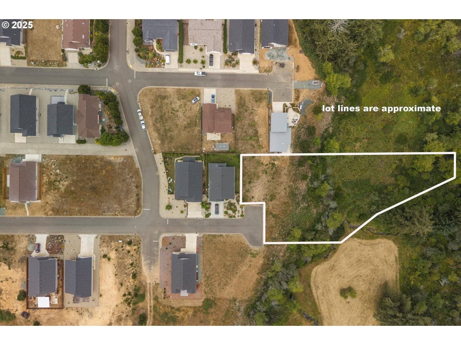 636 SEACREST DR, Bandon, OR 97411