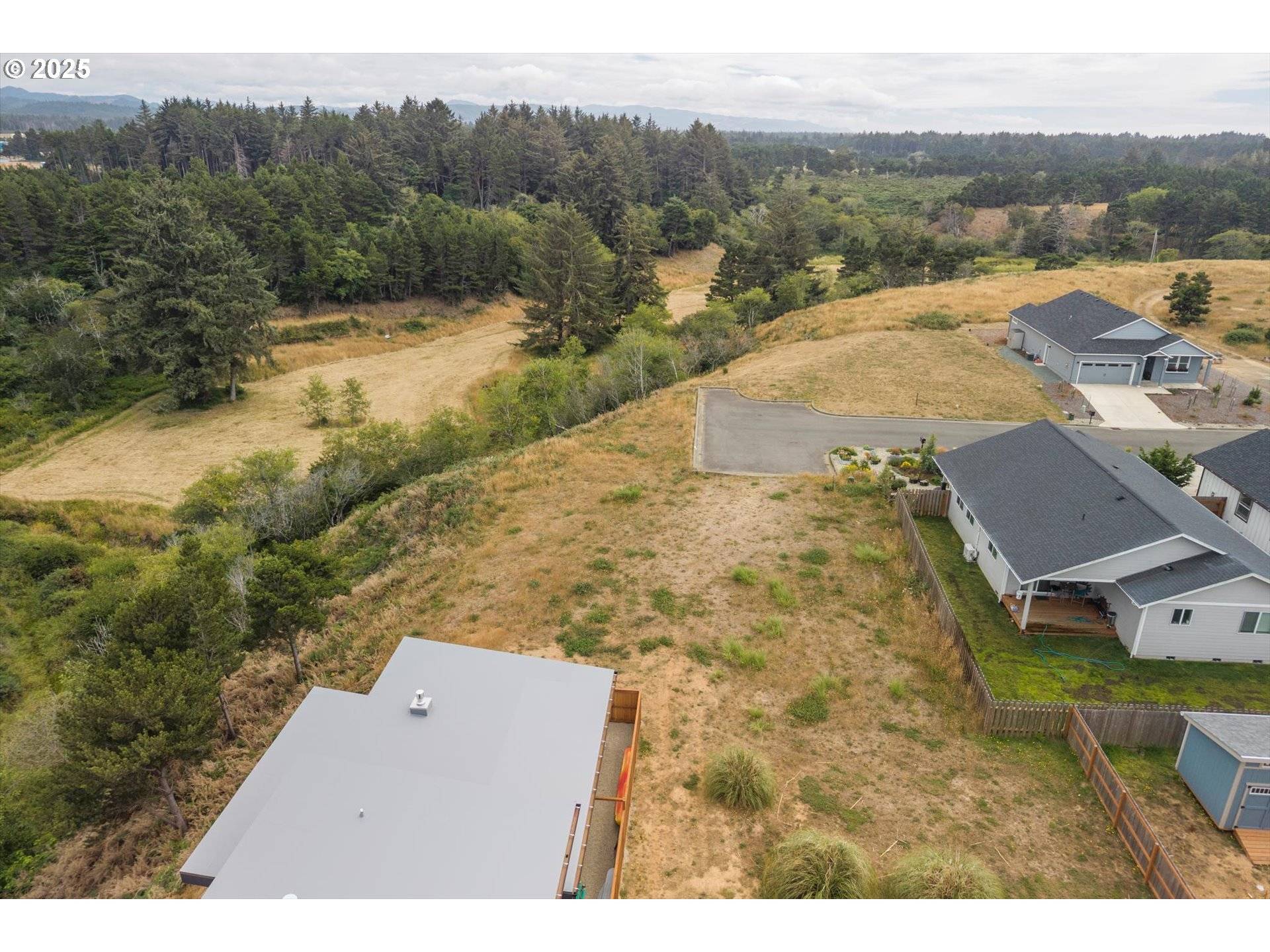 636 SEACREST DR, Bandon, OR 97411