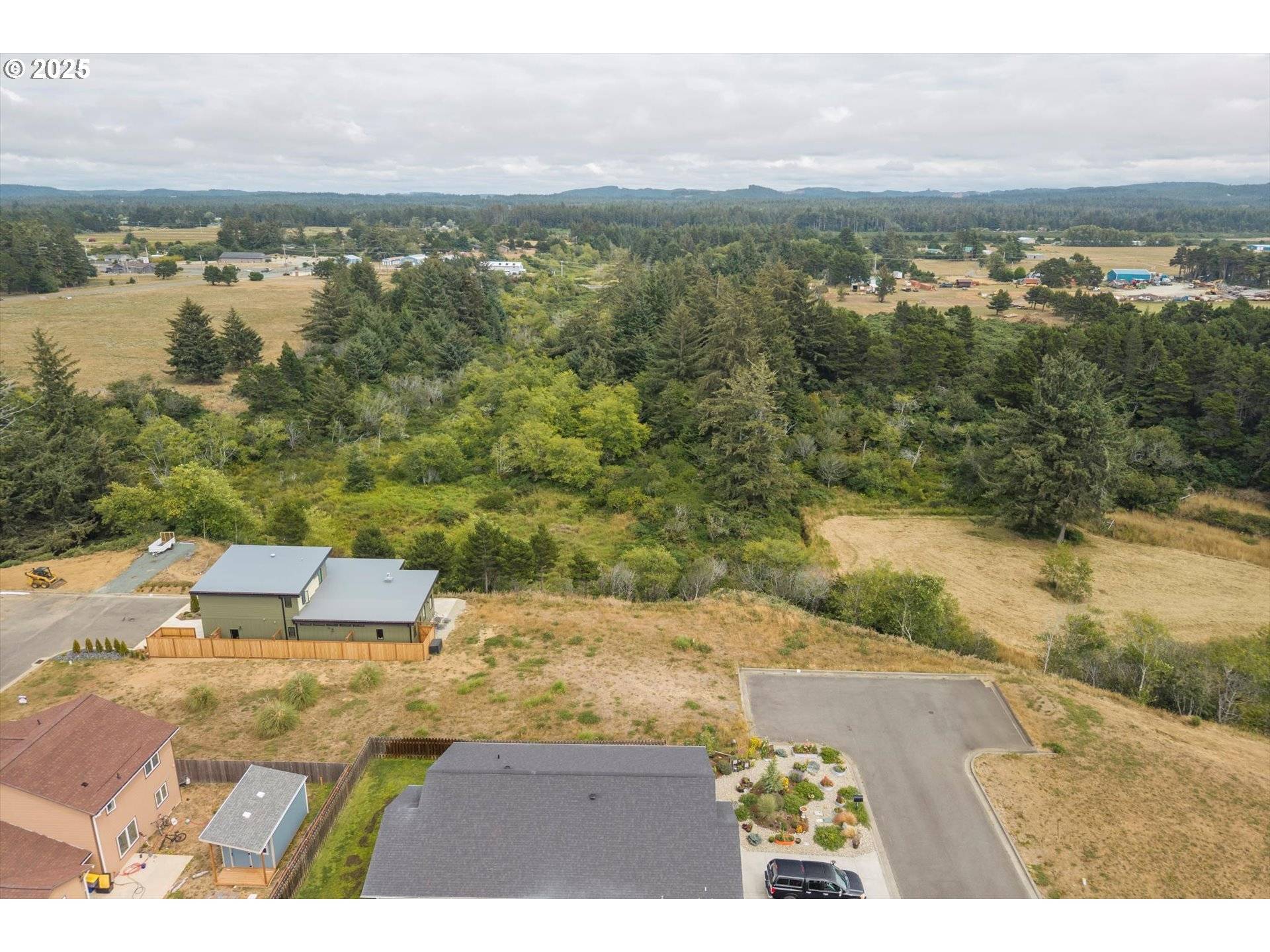 636 SEACREST DR, Bandon, OR 97411