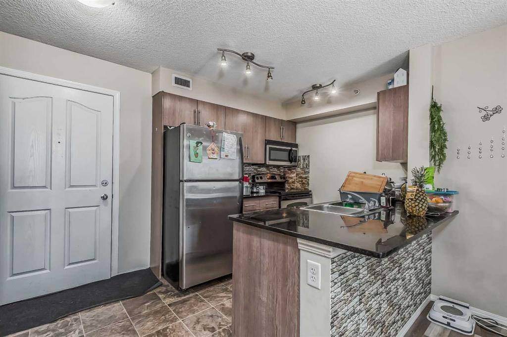 7110 80 AVE NE #408, Calgary, AB T3J 0N4